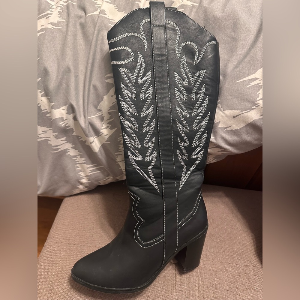 Black Women's Western-Style Tall Boots with White Stitching